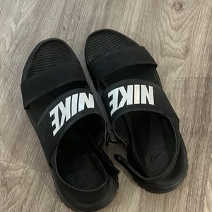 NIKE Women’s Slides SZ 39